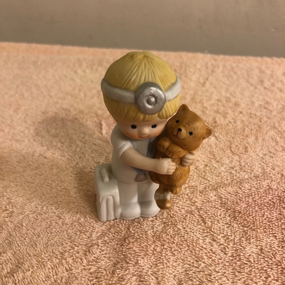 Vintage 1983 Enesco Country Cousins Boy Playing Vet With Kitten